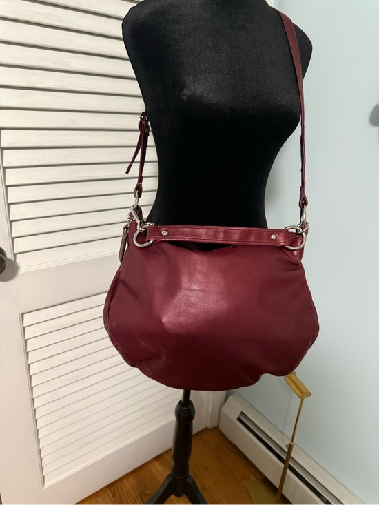 Coach Handbags - Coach Burgundy Leather Shoulder Bag with detachable handle. Gorgeous 😍